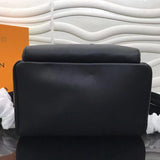 Styled lifestyle shot of classic modern women's handbag – women's everyday handbag