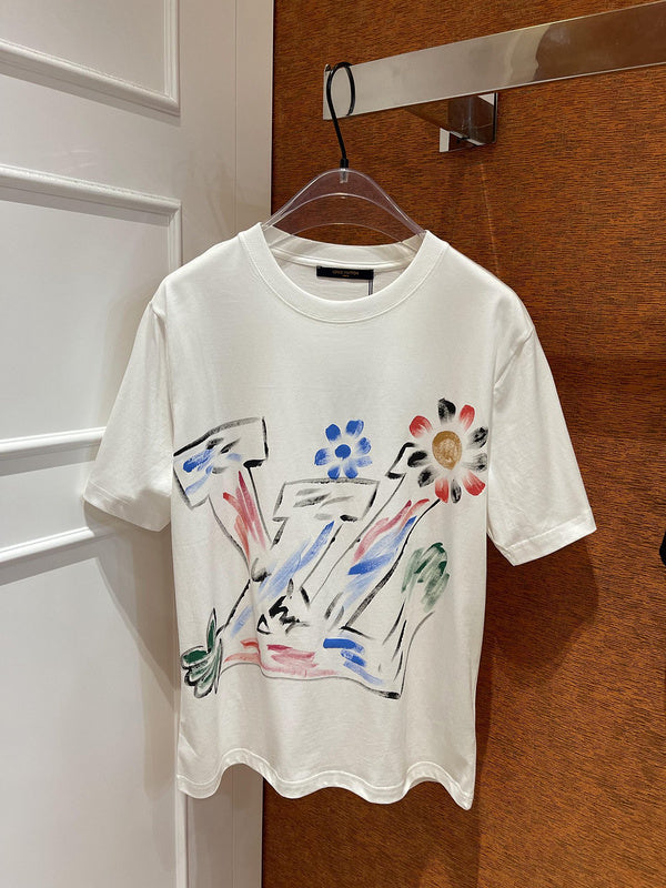 Full styled look of Louis Vuitton cotton t-shirt with relaxed-fit cut