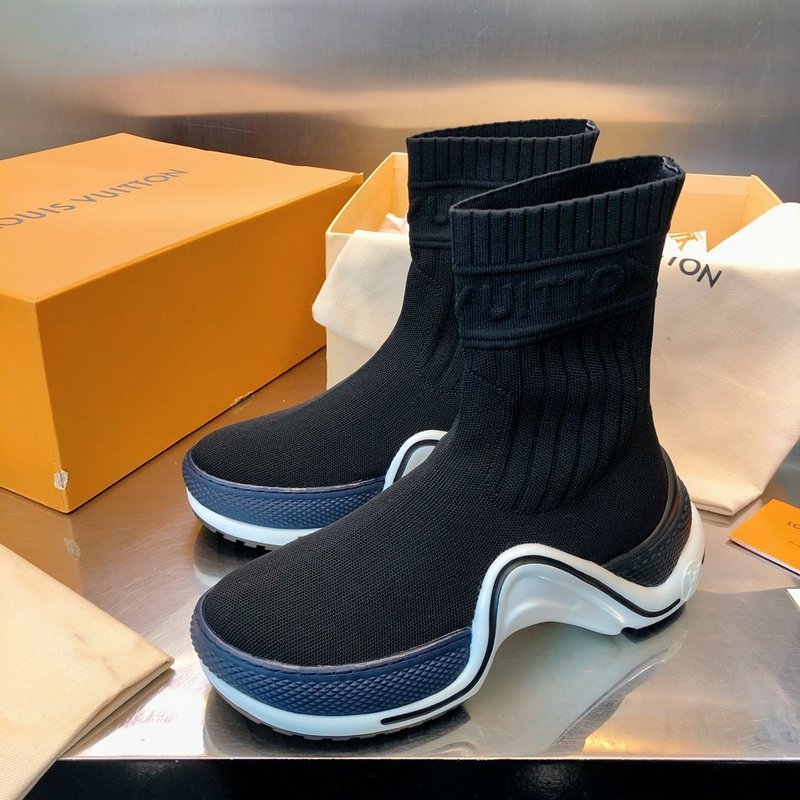 Front view of Louis Vuitton luxury piece style No.140