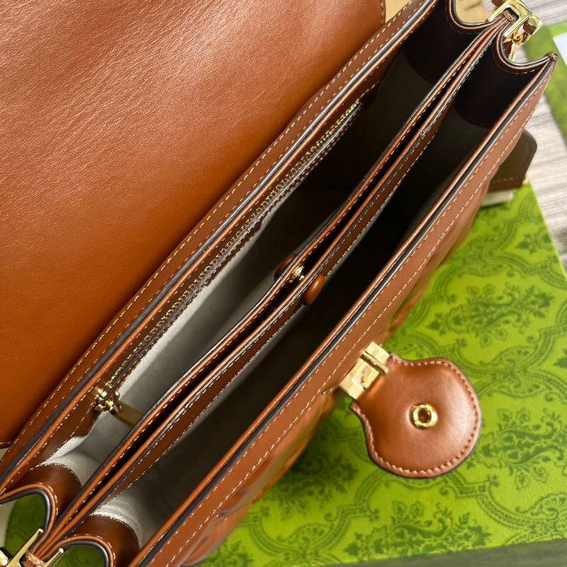 Side profile of modern premium women's handbag – women's designer-style accessory