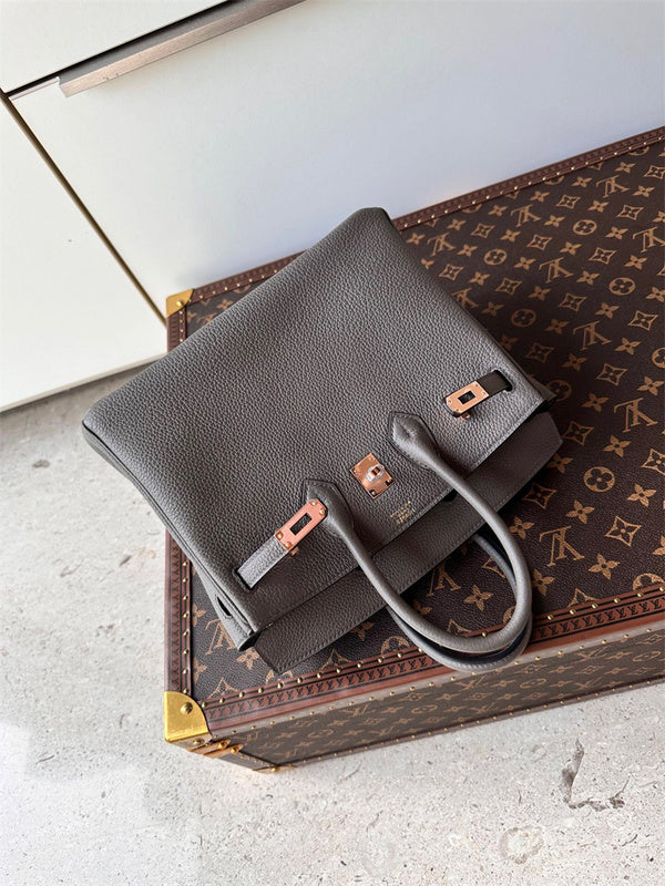 Statement shoulder bag front view 7