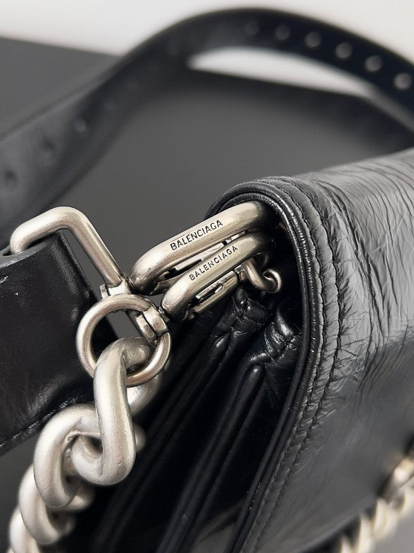 Zivas Charm Classic Sensibility Statement Handbag (Versatile Style Statement) – Detail View