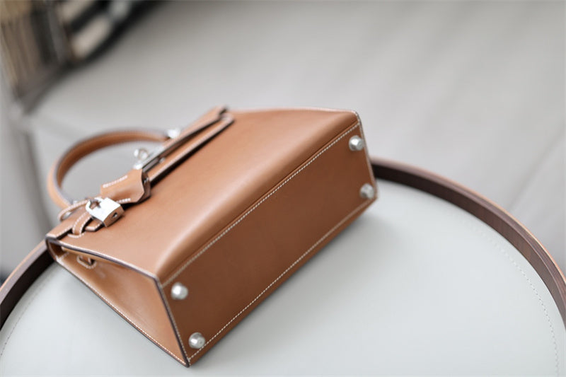 shopper bag interior and compartment view 9