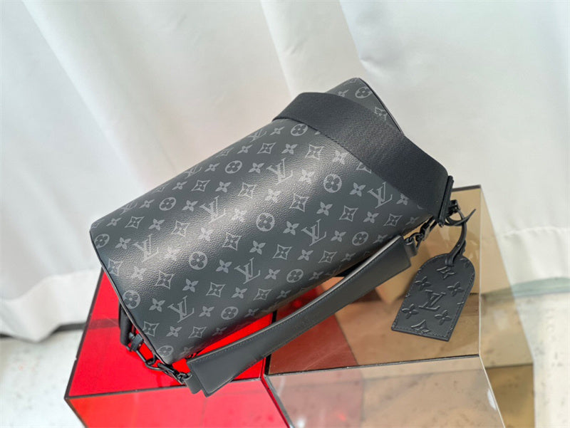  Everyday tote bag front view 7