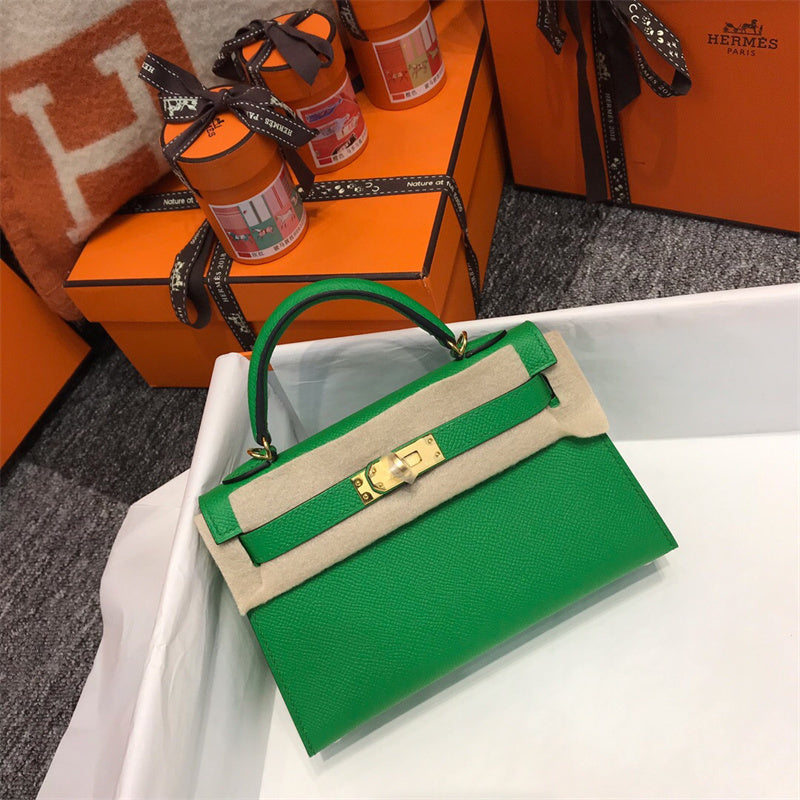  carryall bag close-up of hardware and finish 23