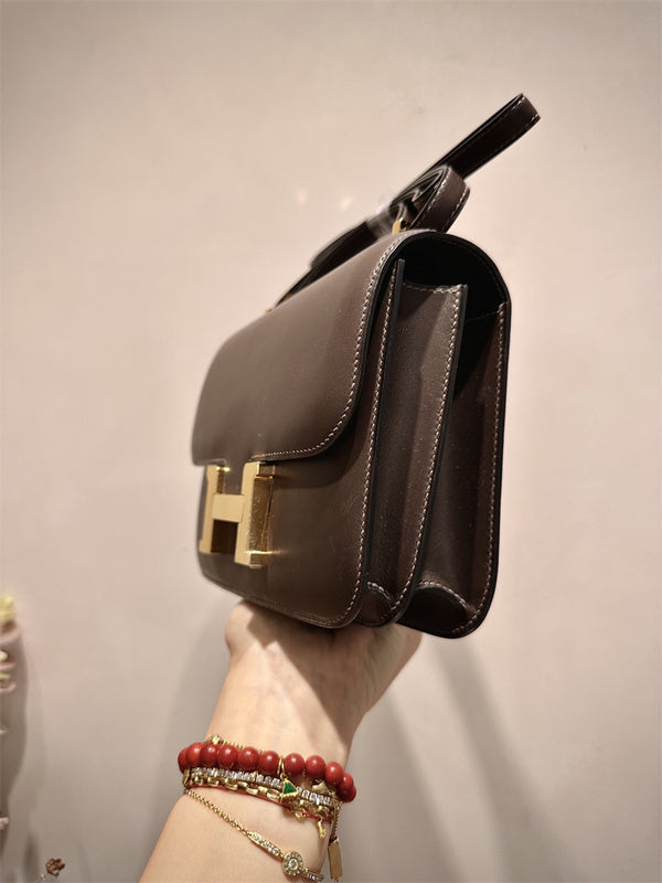  Polished satchel carried on shoulder 22
