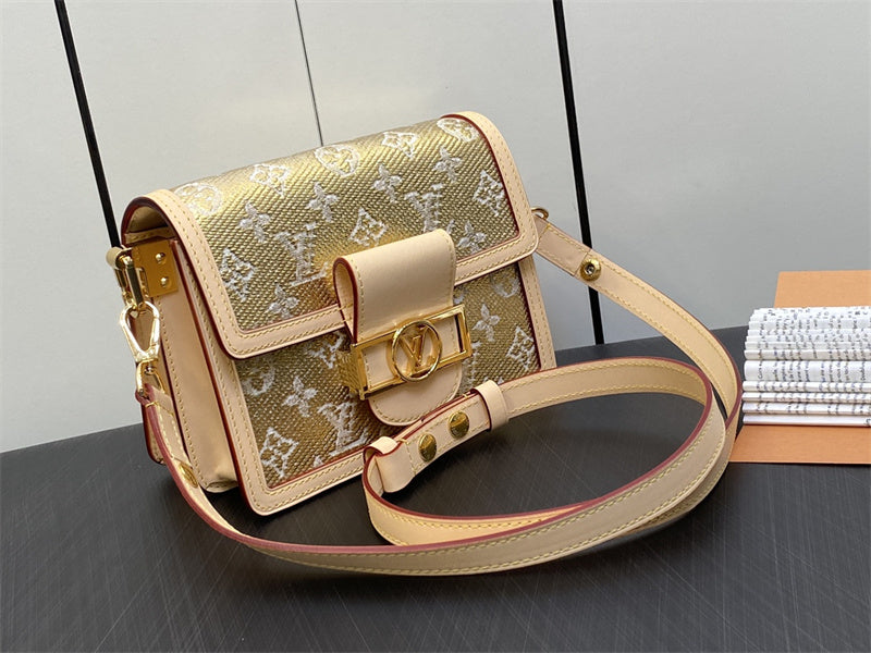  smart carryall bag styled with outfit 12