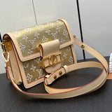  smart carryall bag styled with outfit 12