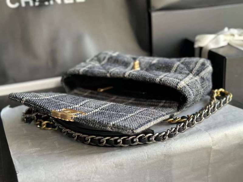 Zivas Charm Sleek Silhouette Everyday Handbag (Structured Everyday Essential) – Close-Up Detail