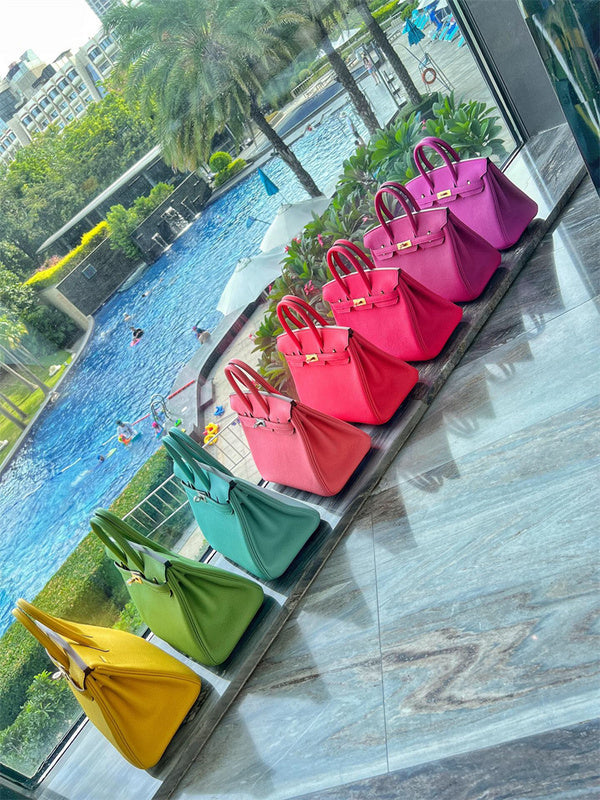  Minimalist shopper bag carried on shoulder