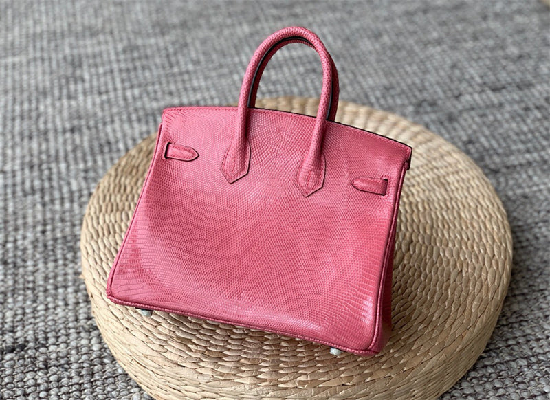  Chic carryall bag front view 7