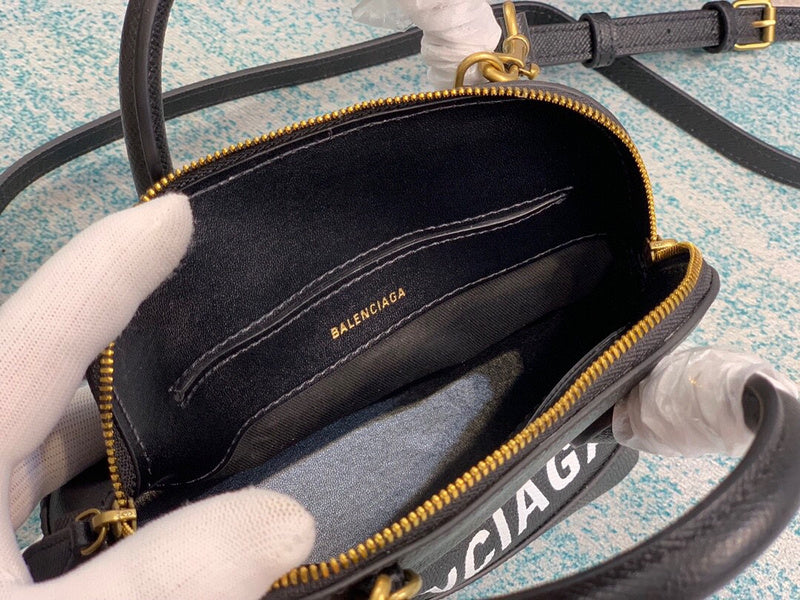 Contemporary Vegan Leather Handbag - Versatile Everyday Design | Women's Premium Handbag #662 - texture close-up (image 9) of designer-inspired handbag