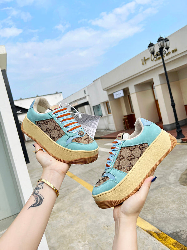 Gucci classic monochrome luxury sneakers view 5 retro runner design