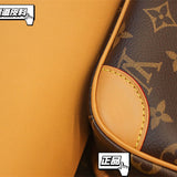  shoulder bag close-up of hardware and finish 35