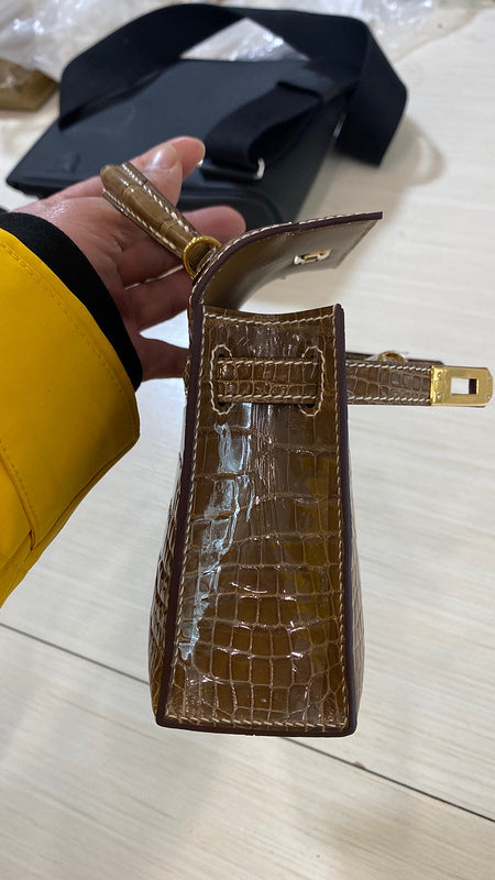 Sophisticated bag women's premium everyday handbag