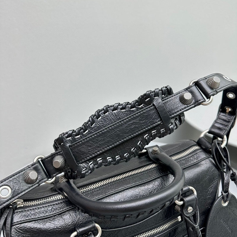 Zivas Charm Chic Craftsmanship Statement Handbag (Premium Everyday Carry) – Close-Up Detail