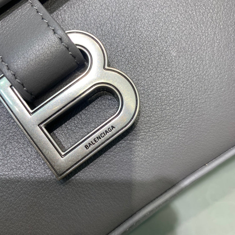 Polished Faux Leather Handbag - Polished Finish | Women's Luxury Handbag #525 - hardware and detail close-up (image 5) of designer-inspired handbag