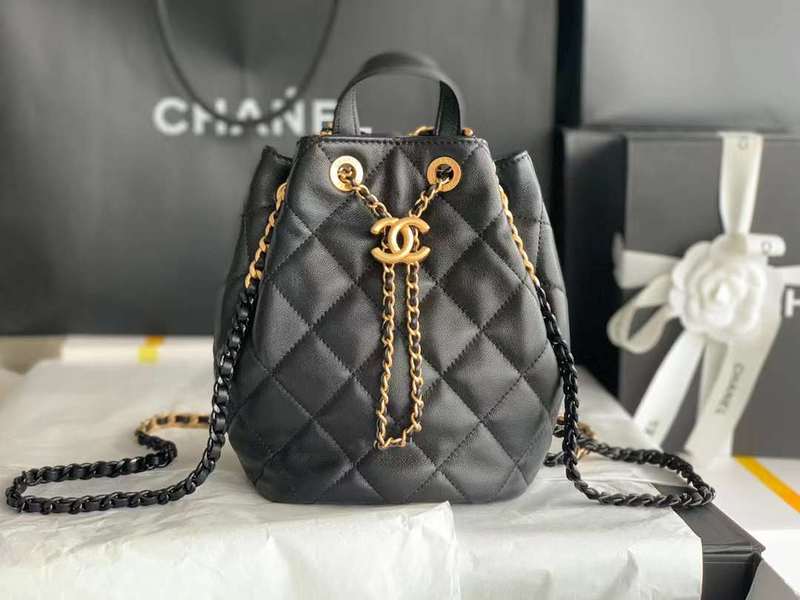 Zivas Charm Chic Craftsmanship Luxury Handbag (Statement-Ready Design) – Full Silhouette