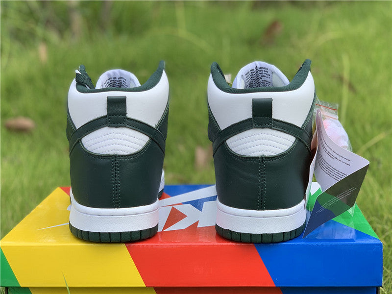 Nike Men's & Women's Luxury Low-Top Trainers — Style 057 interior view