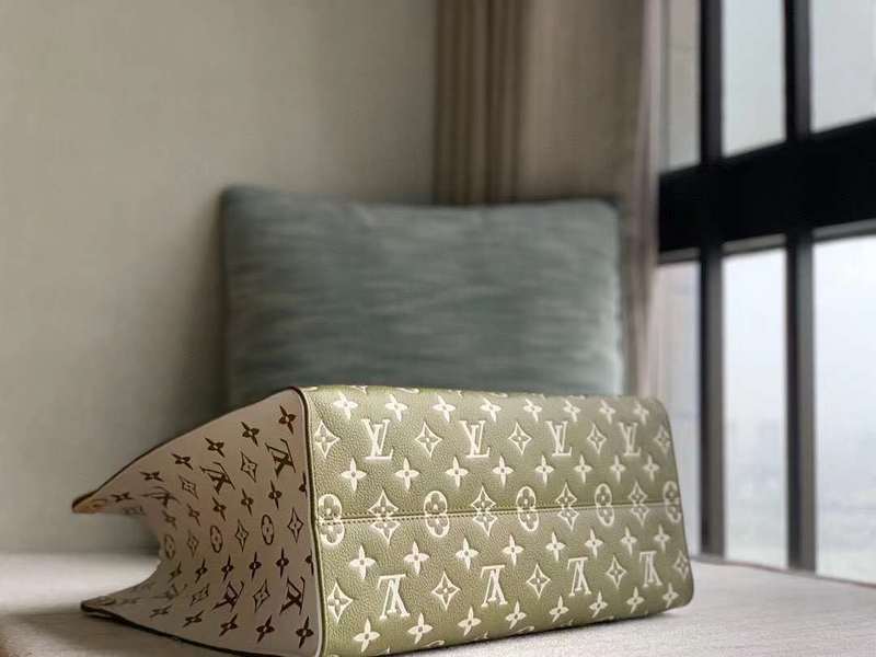 Styled lifestyle shot of statement chic women's handbag – women's everyday handbag
