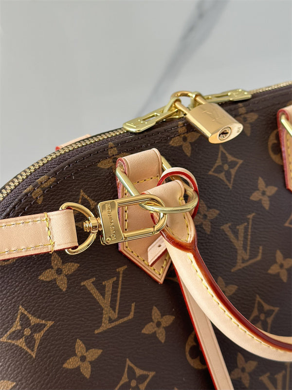  structured shopper bag detail view showing craftsmanship 8