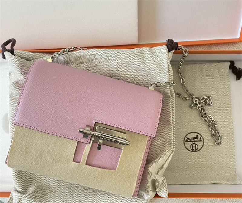  everyday bag close-up of hardware and finish 23