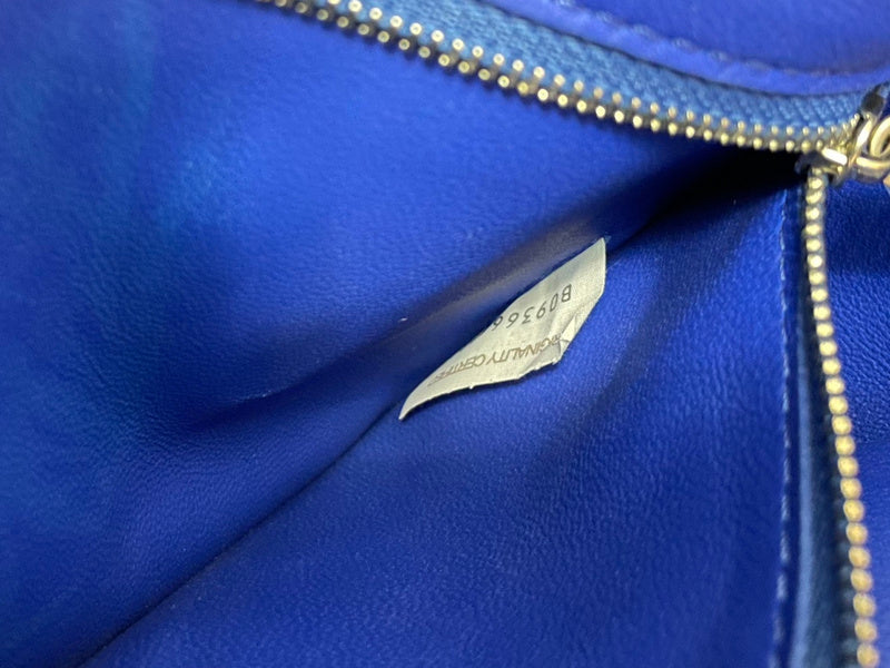 Chic Faux Leather Handbag - Polished Finish | Women's Everyday Carry Handbag #1613 - close-up detail shot (image 3) of designer-inspired handbag