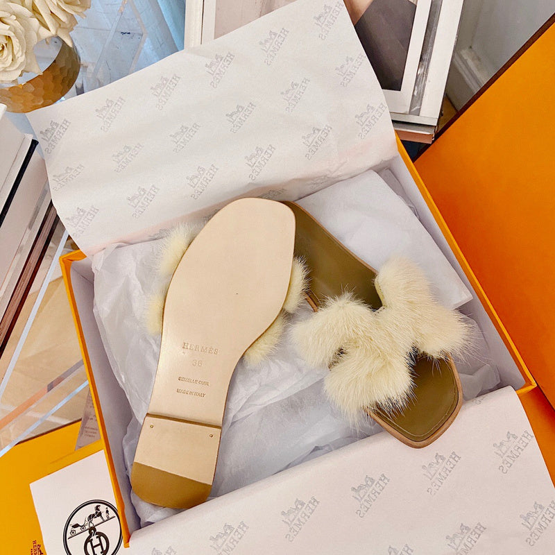 Hermes shoes Style 338 - full pair display