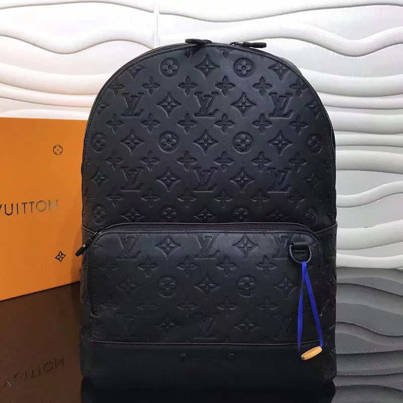 Side profile of classic modern women's handbag – women's everyday handbag