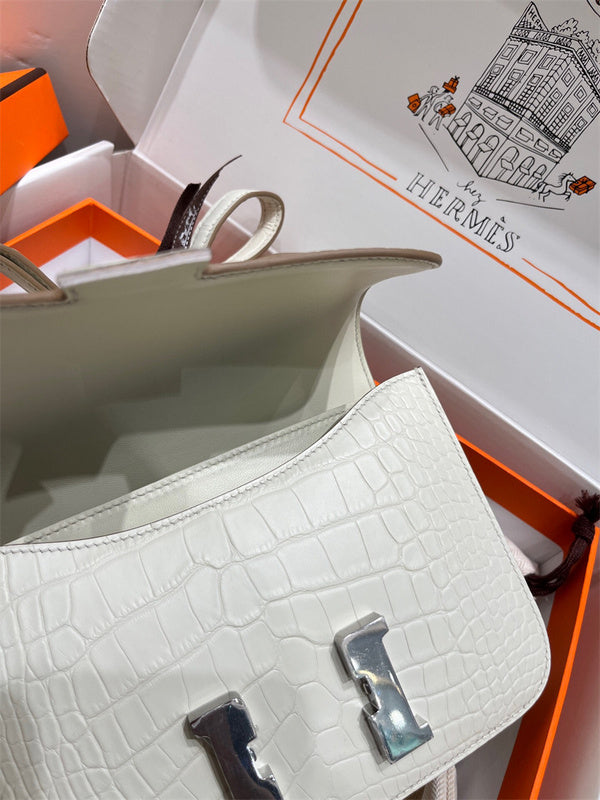  signature satchel detail view showing craftsmanship 14