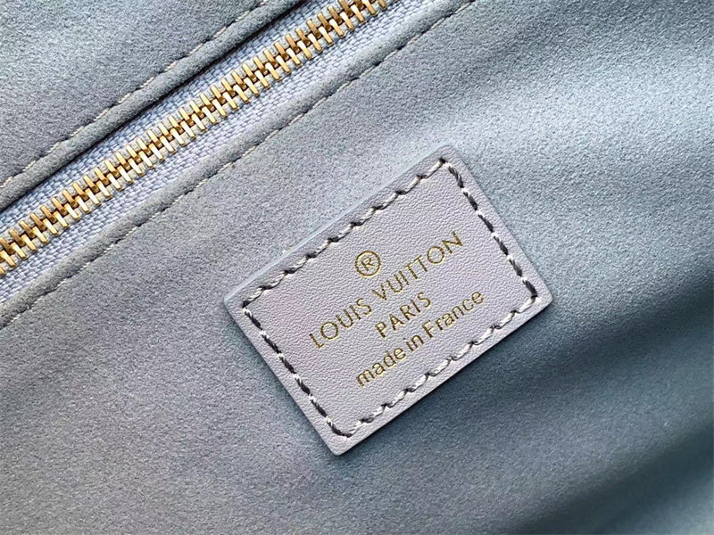  Elegant tote bag carried on shoulder 10