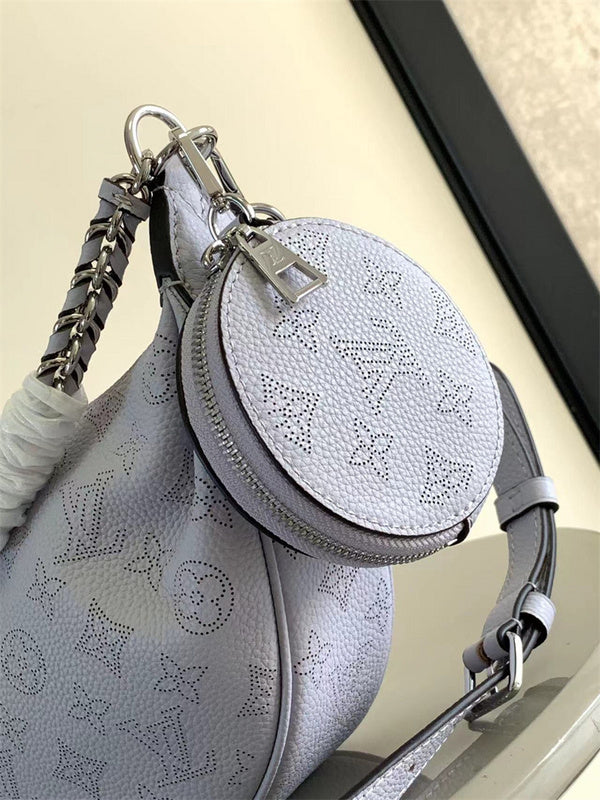  signature everyday bag styled with outfit 24
