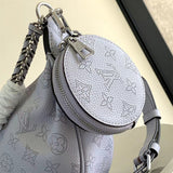  signature everyday bag styled with outfit 24