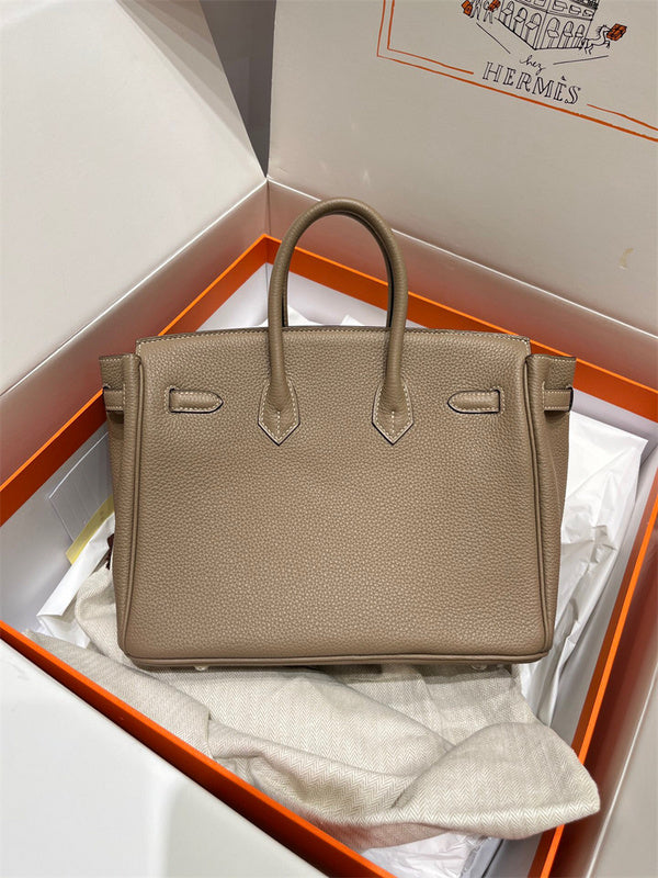  structured shoulder bag styled with outfit 18
