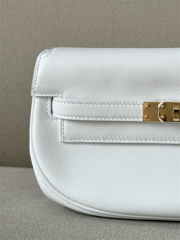 Close-up detail of effortless bag design