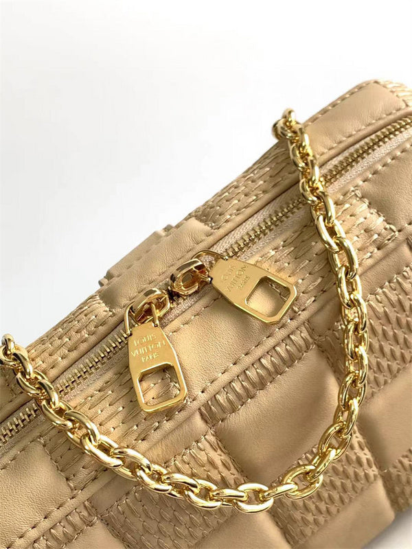  clean-lined everyday bag detail view showing craftsmanship 8