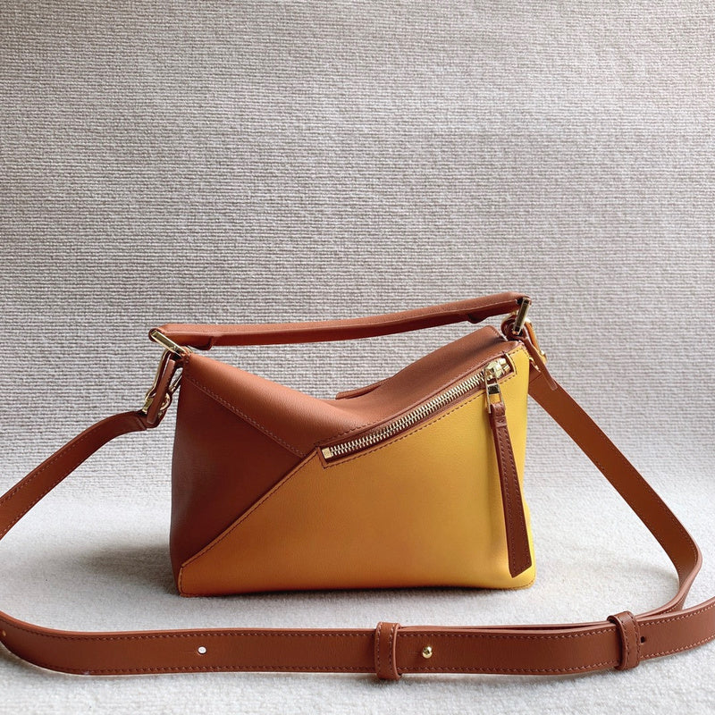 Ziva's Charm handbag – detail view (24cm*15cm*12cm)