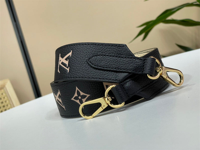  Timeless shoulder bag front view 7