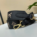  Timeless shoulder bag front view 7