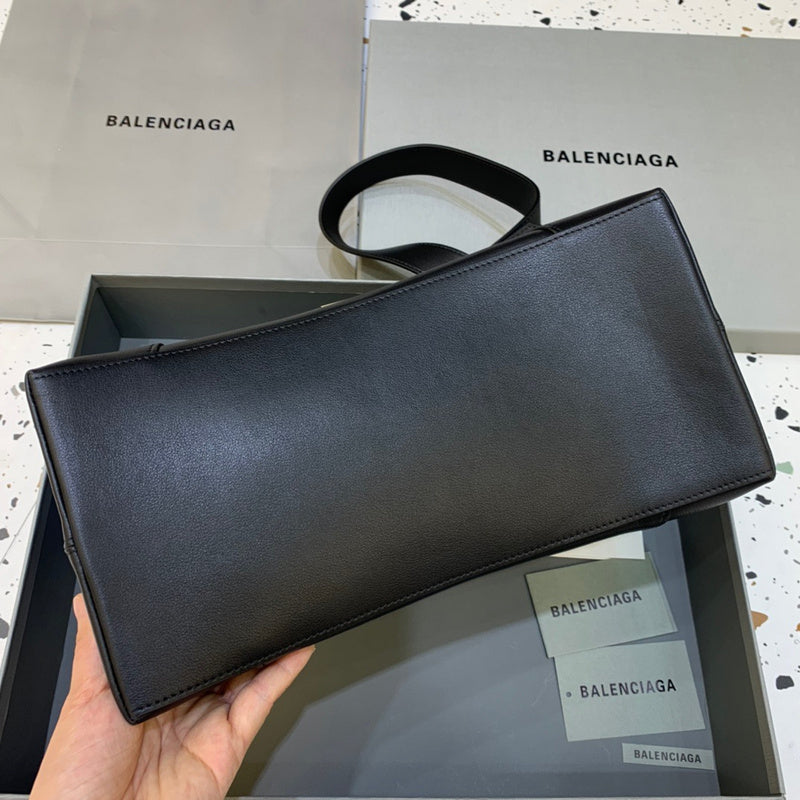 Chic Premium PU Leather Handbag - Versatile Everyday Design | Women's Premium Handbag #518 - hardware and detail close-up (image 5) of designer-inspired handbag