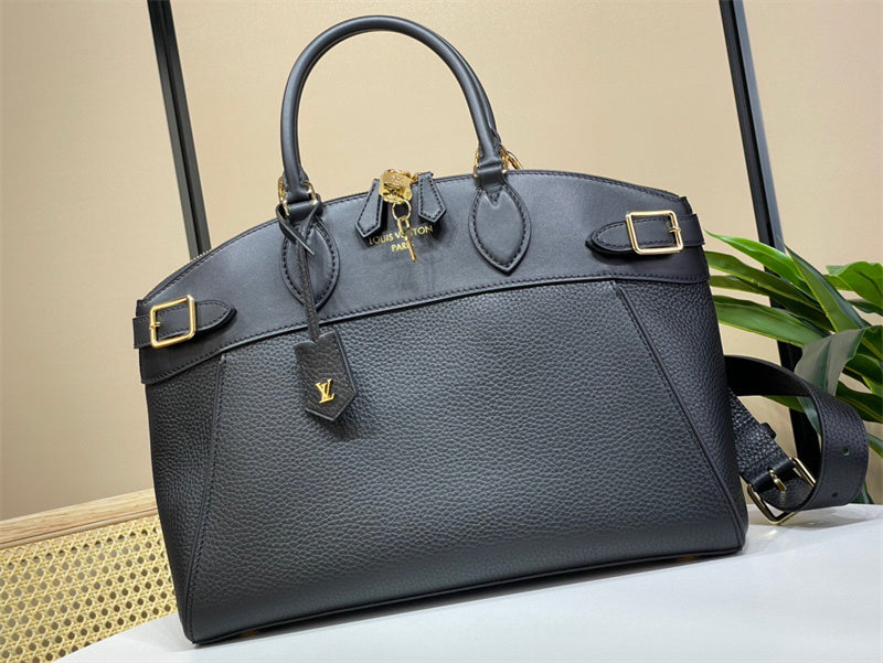  versatile shoulder bag detail view showing craftsmanship 8