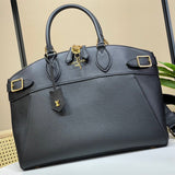  versatile shoulder bag detail view showing craftsmanship 8