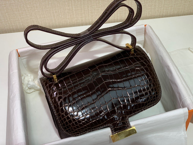 Close-up detail of balanced bag design