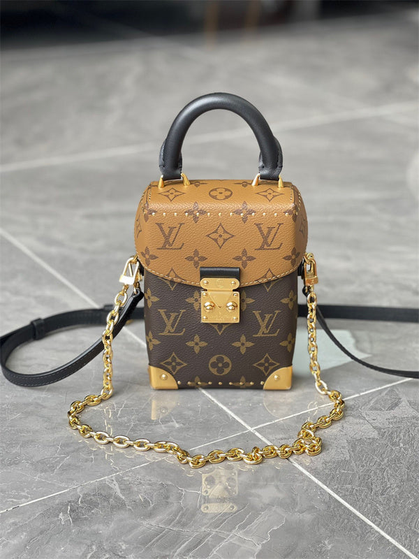  crossbody bag interior and compartment view