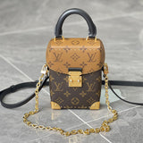  crossbody bag interior and compartment view
