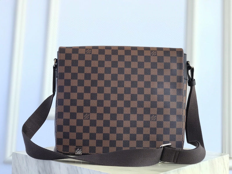 Front view of classic refined women's handbag – women's luxury handbag