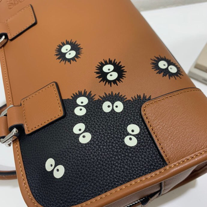 Ziva's Charm handbag – product shot (29cm*17cm*14cm)
