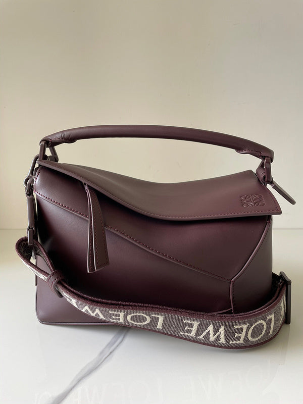 Ziva's Charm handbag – carry view (25cm*10.5cm*16cm)