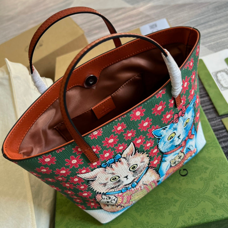 Front view of signature modern women's handbag – women's everyday handbag
