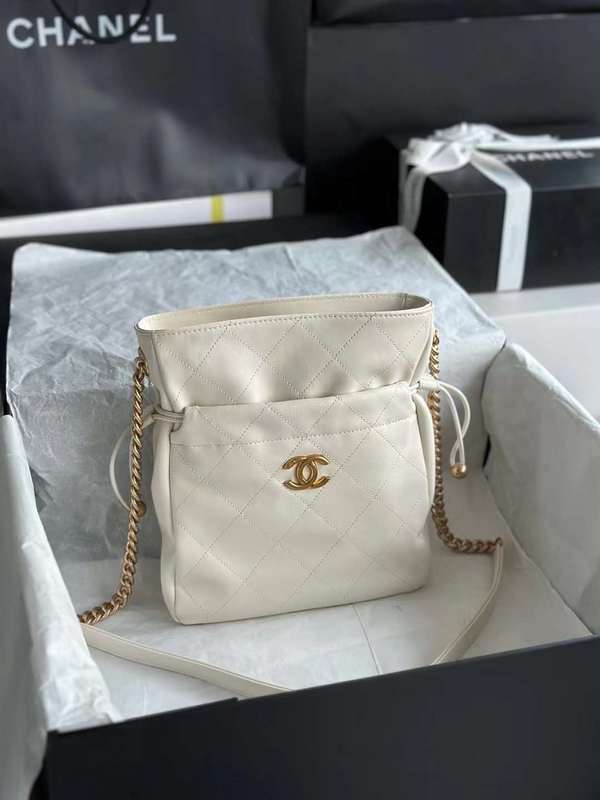 Zivas Charm Signature Style Everyday Handbag (Effortless Style Upgrade) – Detail View